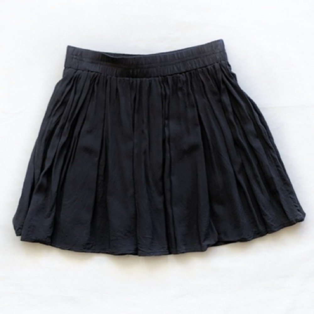 Brandy Melville pleated skirt